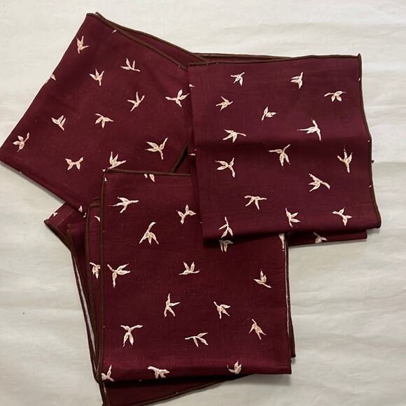 BUNDLE OF 8  NAPKINS 15X16‎ - Picture 2 of 6